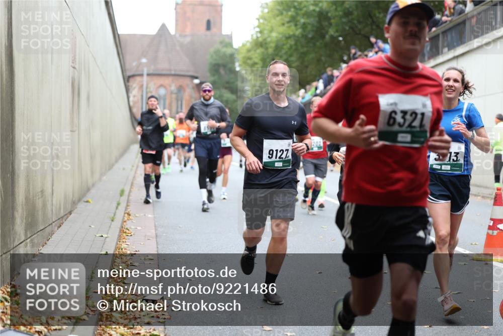 05.10.2025 - 20. swb-Marathon Bremen Michael Strokosch http://msf.ph/oto/9221486 05.10.2025 12:55:04 Laufen 9127, 6321, 13 meine-sportfotos.de