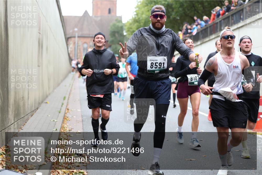 05.10.2025 - 20. swb-Marathon Bremen Michael Strokosch http://msf.ph/oto/9221496 05.10.2025 12:55:07 Laufen 8591, 8107 meine-sportfotos.de