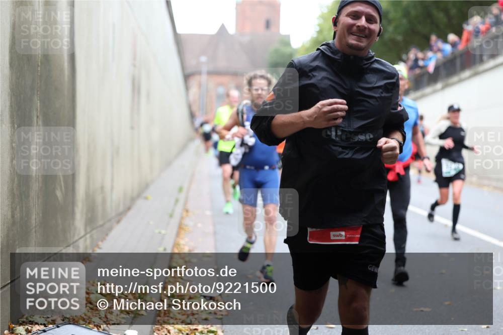 05.10.2025 - 20. swb-Marathon Bremen Michael Strokosch http://msf.ph/oto/9221500 05.10.2025 12:55:08 Laufen  meine-sportfotos.de