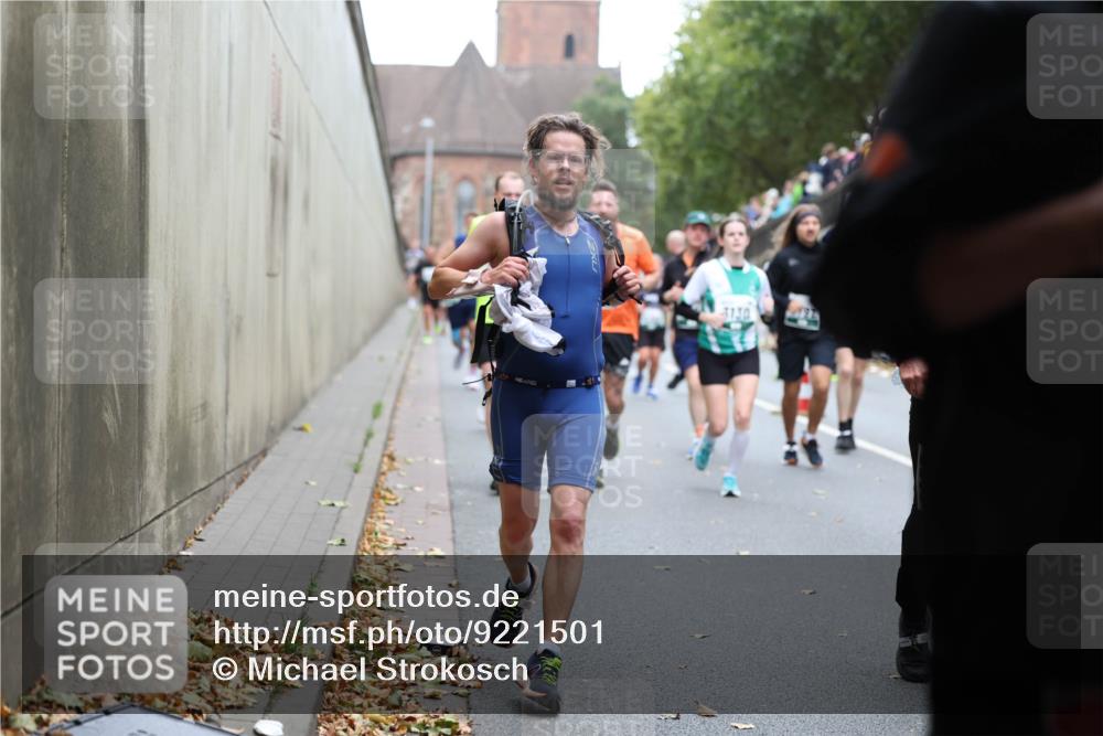 05.10.2025 - 20. swb-Marathon Bremen Michael Strokosch http://msf.ph/oto/9221501 05.10.2025 12:55:09 Laufen 3130, 1197 meine-sportfotos.de