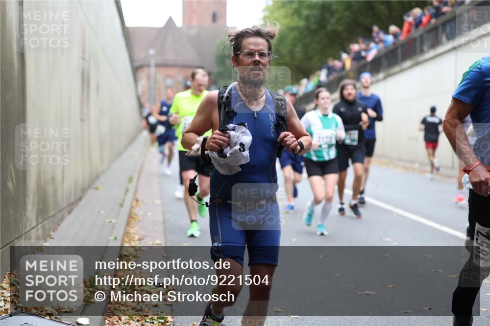 05.10.2025 - 20. swb-Marathon Bremen Michael Strokosch http://msf.ph/oto/9221504 05.10.2025 12:55:10 Laufen 7857 meine-sportfotos.de