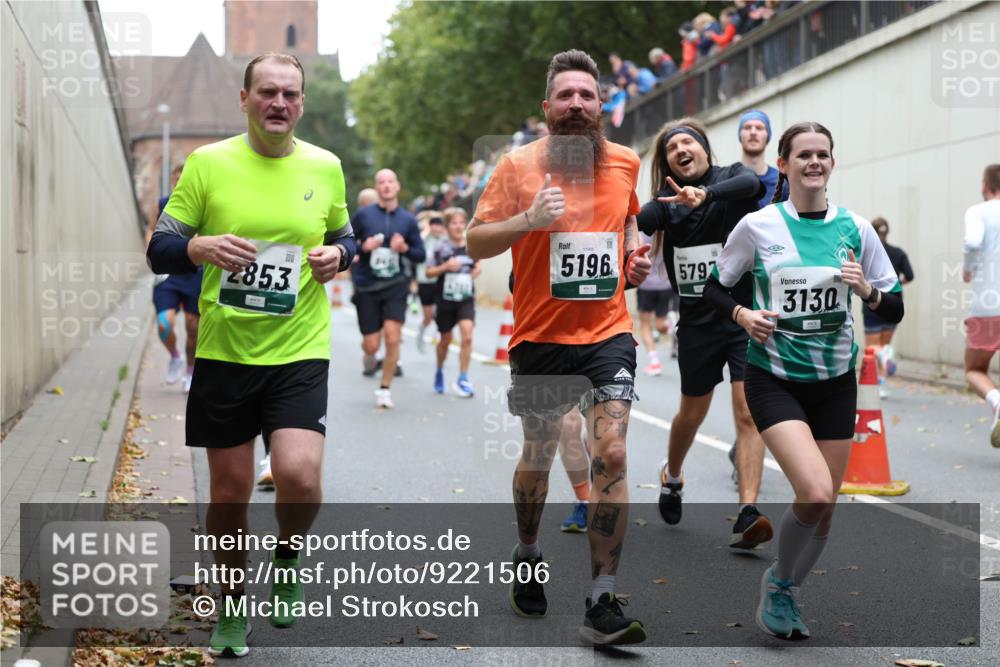 05.10.2025 - 20. swb-Marathon Bremen Michael Strokosch http://msf.ph/oto/9221506 05.10.2025 12:55:11 Laufen 2853, 5196, 5792, 3130 meine-sportfotos.de