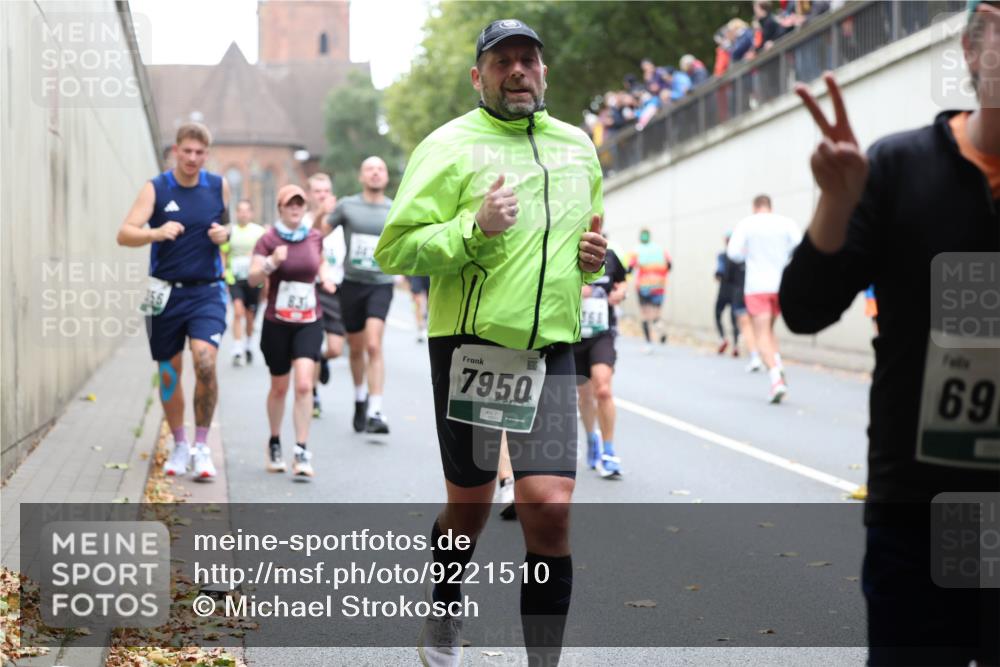 05.10.2025 - 20. swb-Marathon Bremen Michael Strokosch http://msf.ph/oto/9221510 05.10.2025 12:55:13 Laufen 7950, 69 meine-sportfotos.de