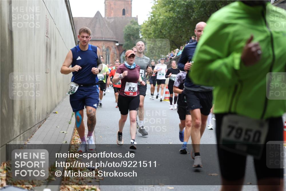 05.10.2025 - 20. swb-Marathon Bremen Michael Strokosch http://msf.ph/oto/9221511 05.10.2025 12:55:14 Laufen 356, 2994, 8, 31, 646, 7950 meine-sportfotos.de
