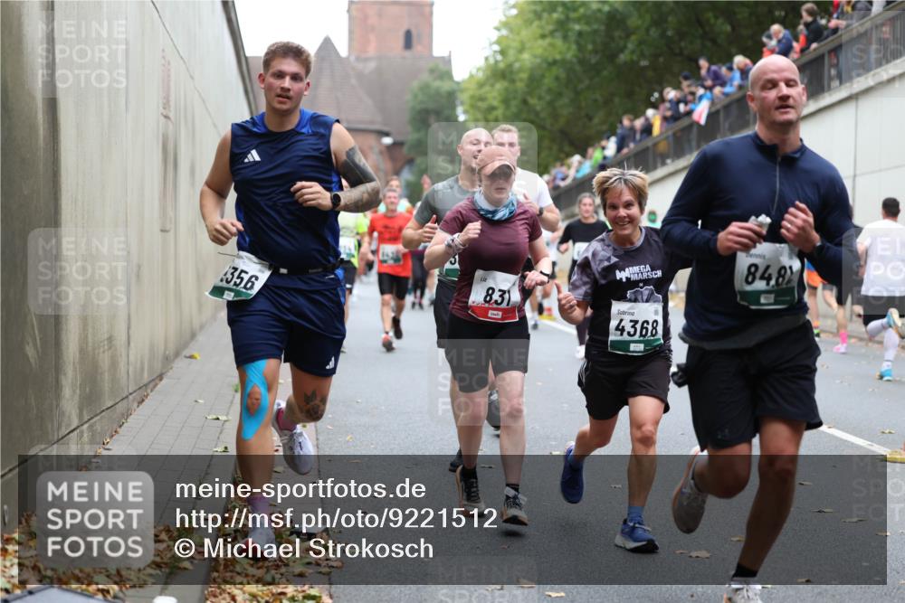 05.10.2025 - 20. swb-Marathon Bremen Michael Strokosch http://msf.ph/oto/9221512 05.10.2025 12:55:14 Laufen 1356, 84, 8, 831, 4368 meine-sportfotos.de