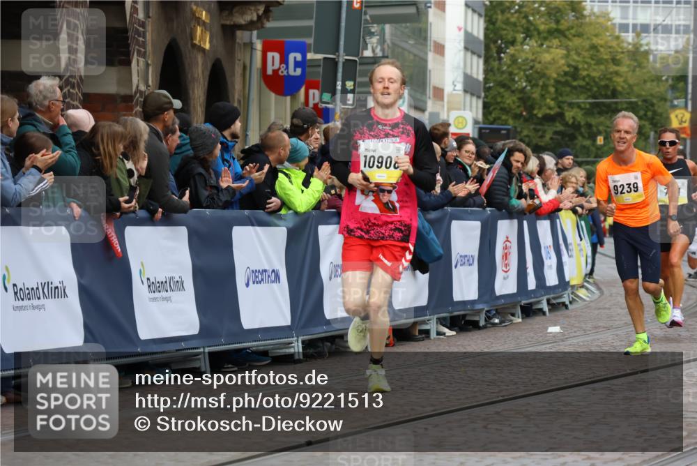 05.10.2025 - 20. swb-Marathon Bremen Strokosch-Dieckow http://msf.ph/oto/9221513 05.10.2025 10:39:18 Ziel 7111, 9239, 9863, 10908, 11067, 11343 meine-sportfotos.de