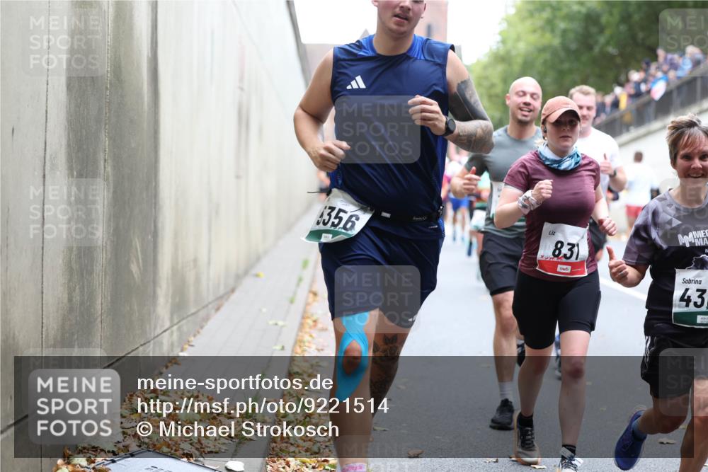 05.10.2025 - 20. swb-Marathon Bremen Michael Strokosch http://msf.ph/oto/9221514 05.10.2025 12:55:15 Laufen 356, 831, 43 meine-sportfotos.de