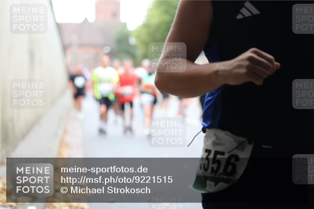05.10.2025 - 20. swb-Marathon Bremen Michael Strokosch http://msf.ph/oto/9221515 05.10.2025 12:55:16 Laufen 09083, 356 meine-sportfotos.de