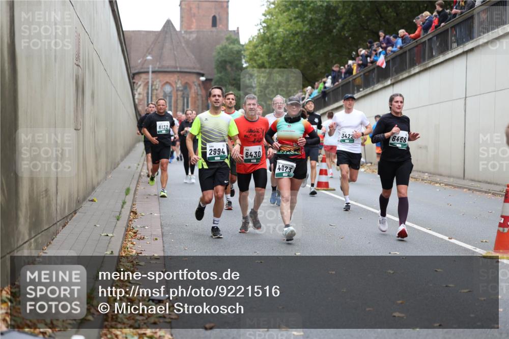 05.10.2025 - 20. swb-Marathon Bremen Michael Strokosch http://msf.ph/oto/9221516 05.10.2025 12:55:17 Laufen 6132, 2994, 6430, 4023, 3422, 6468 meine-sportfotos.de