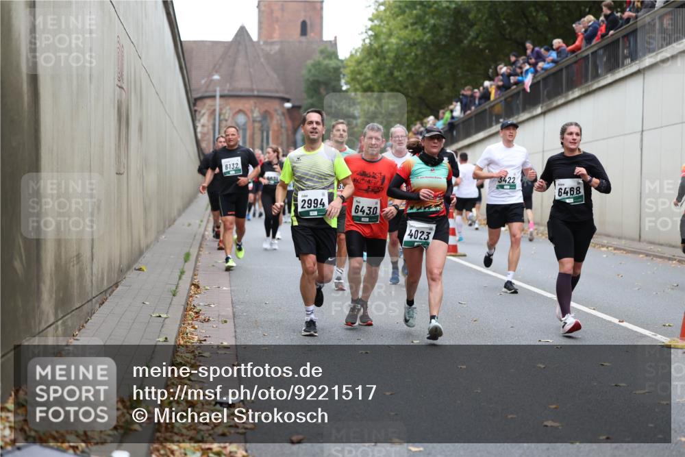 05.10.2025 - 20. swb-Marathon Bremen Michael Strokosch http://msf.ph/oto/9221517 05.10.2025 12:55:17 Laufen 6132, 2994, 50, 6430, 4023, 3422, 6468 meine-sportfotos.de