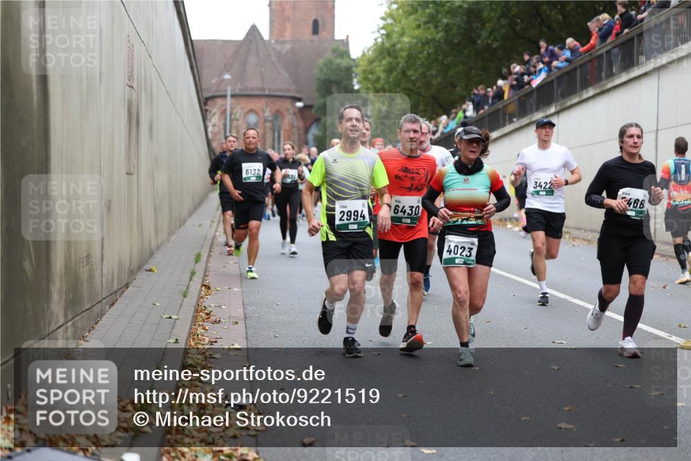 05.10.2025 - 20. swb-Marathon Bremen Michael Strokosch http://msf.ph/oto/9221519 05.10.2025 12:55:17 Laufen 6132, 2994, 6430, 4023, 3422, 468 meine-sportfotos.de