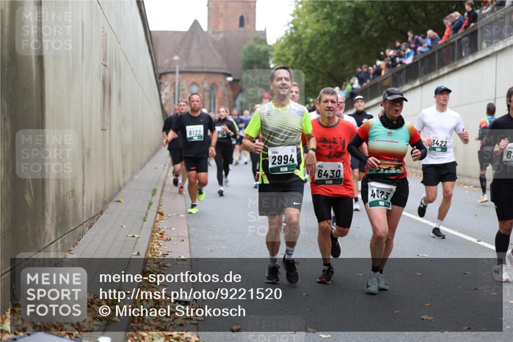 05.10.2025 - 20. swb-Marathon Bremen Michael Strokosch http://msf.ph/oto/9221520 05.10.2025 12:55:18 Laufen 6132, 2994, 6430, 4023, 3422, 6 meine-sportfotos.de