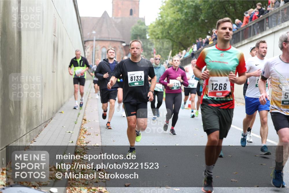 05.10.2025 - 20. swb-Marathon Bremen Michael Strokosch http://msf.ph/oto/9221523 05.10.2025 12:55:20 Laufen 6132, 578, 905, 3523, 1268, 5 meine-sportfotos.de