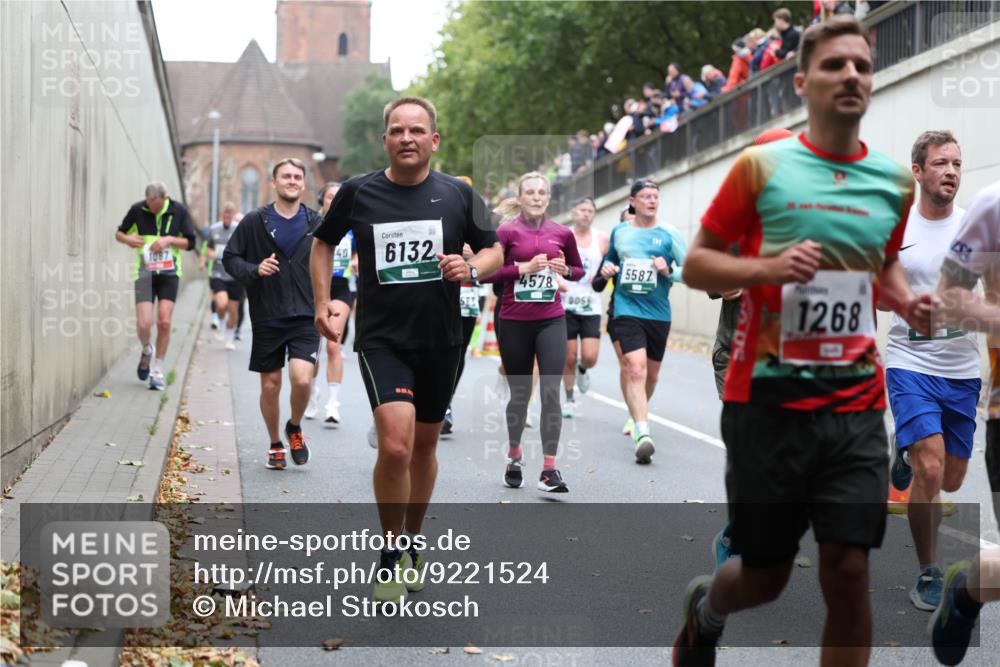 05.10.2025 - 20. swb-Marathon Bremen Michael Strokosch http://msf.ph/oto/9221524 05.10.2025 12:55:21 Laufen 40, 6132, 4578, 905, 5587, 1268 meine-sportfotos.de