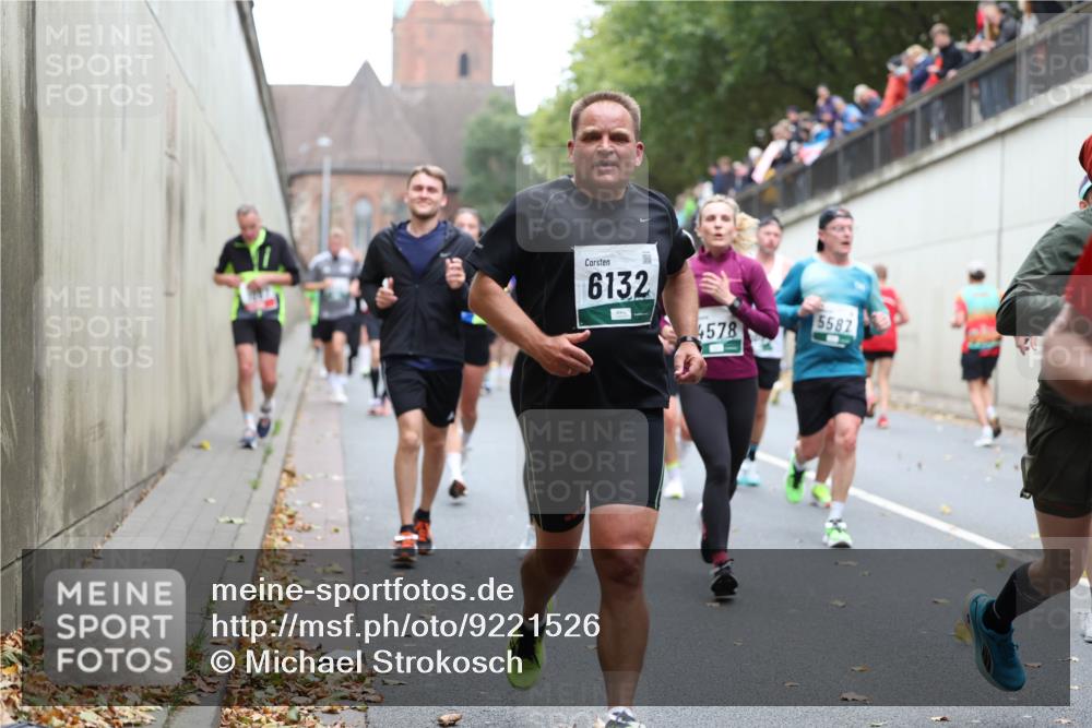 05.10.2025 - 20. swb-Marathon Bremen Michael Strokosch http://msf.ph/oto/9221526 05.10.2025 12:55:21 Laufen 6132, 5582, 4578 meine-sportfotos.de