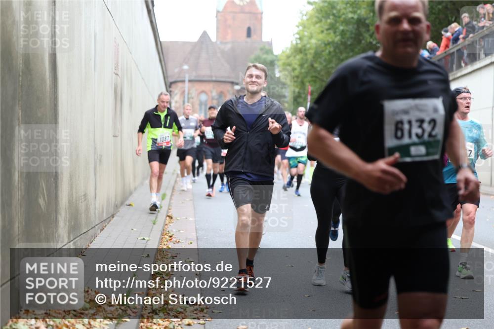 05.10.2025 - 20. swb-Marathon Bremen Michael Strokosch http://msf.ph/oto/9221527 05.10.2025 12:55:22 Laufen 1087, 6132 meine-sportfotos.de