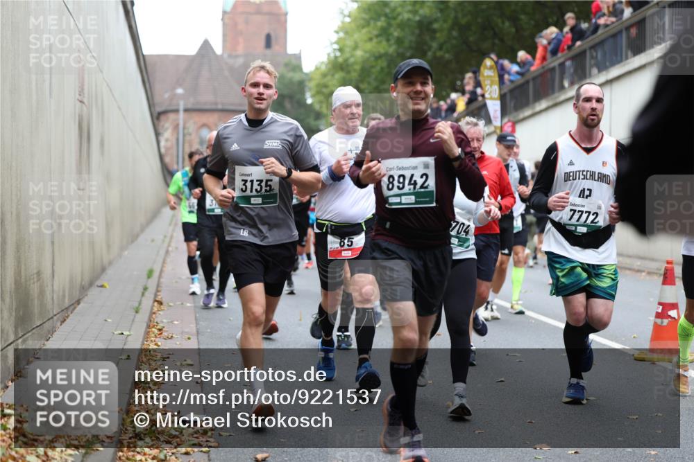 05.10.2025 - 20. swb-Marathon Bremen Michael Strokosch http://msf.ph/oto/9221537 05.10.2025 12:55:26 Laufen 3135, 85, 8942, 704, 200, 7772 meine-sportfotos.de