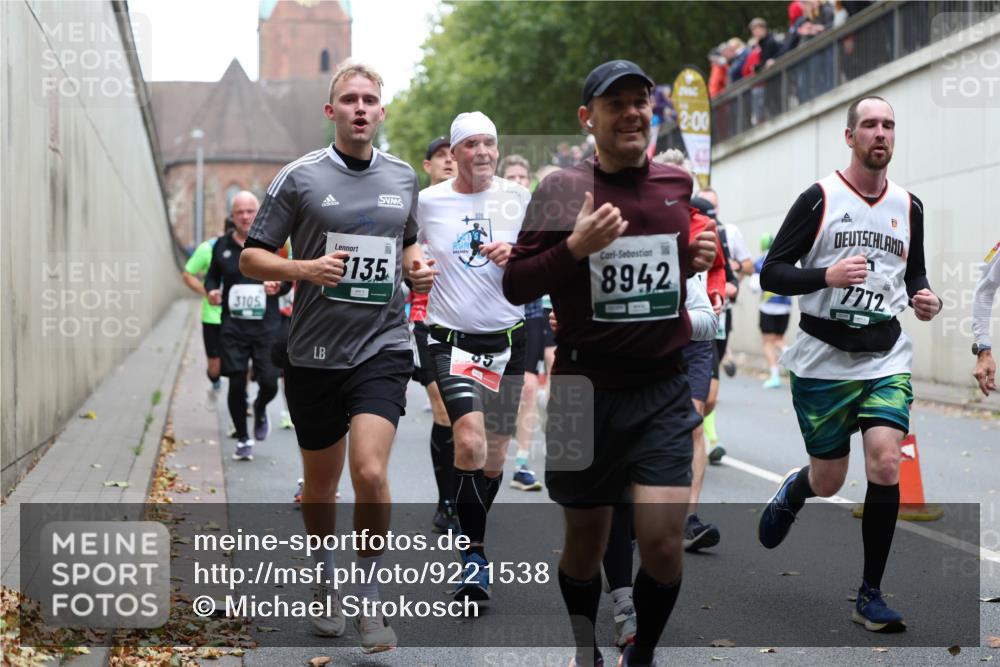 05.10.2025 - 20. swb-Marathon Bremen Michael Strokosch http://msf.ph/oto/9221538 05.10.2025 12:55:26 Laufen 3105, 135, 95, 2, 00, 8942, 7772 meine-sportfotos.de