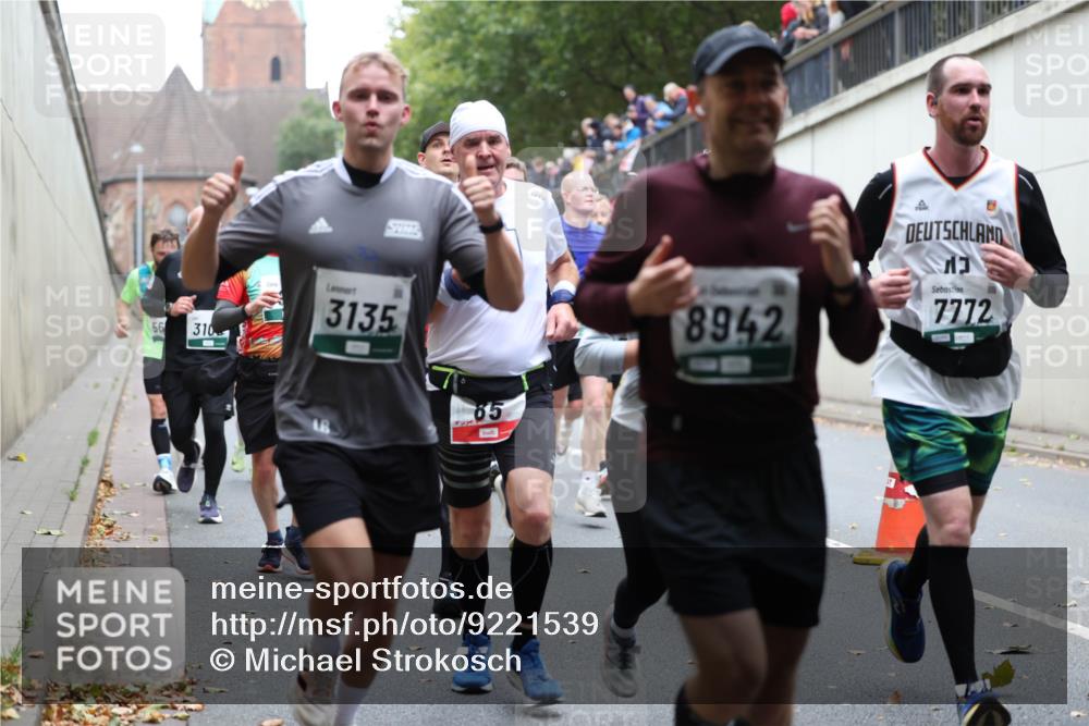05.10.2025 - 20. swb-Marathon Bremen Michael Strokosch http://msf.ph/oto/9221539 05.10.2025 12:55:27 Laufen 56, 310, 3135, 85, 8942, 7772 meine-sportfotos.de