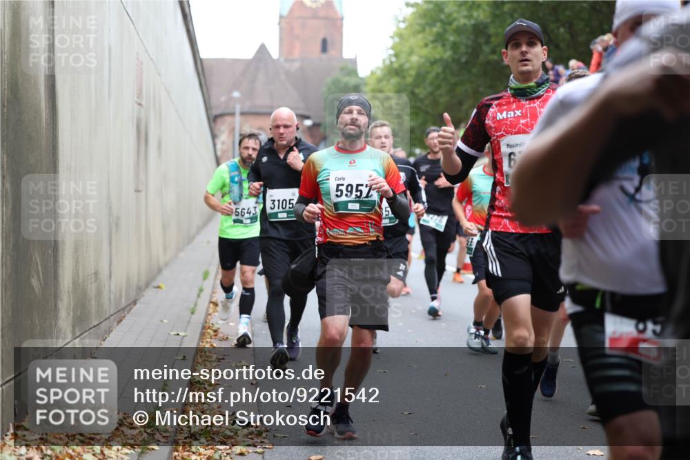 05.10.2025 - 20. swb-Marathon Bremen Michael Strokosch http://msf.ph/oto/9221542 05.10.2025 12:55:28 Laufen 3105, 5643, 595, 6, 90 meine-sportfotos.de