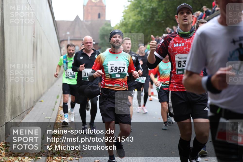 05.10.2025 - 20. swb-Marathon Bremen Michael Strokosch http://msf.ph/oto/9221543 05.10.2025 12:55:28 Laufen 5643, 31, 5957, 63 meine-sportfotos.de
