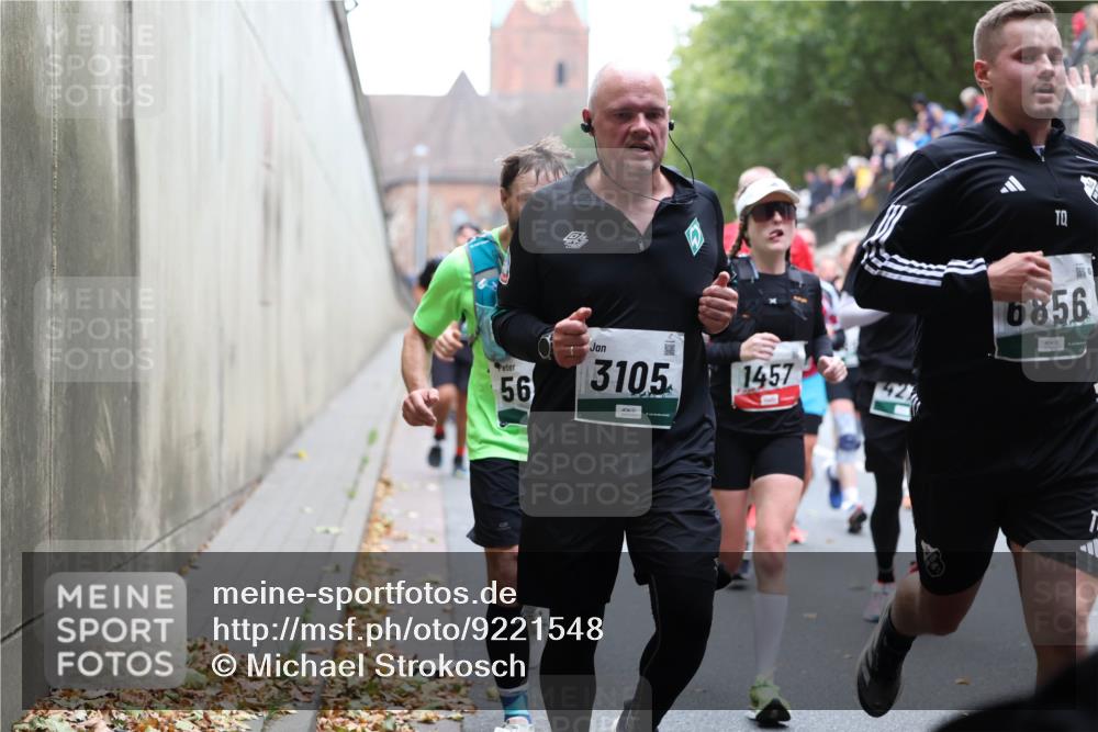 05.10.2025 - 20. swb-Marathon Bremen Michael Strokosch http://msf.ph/oto/9221548 05.10.2025 12:55:29 Laufen 112, 6856, 3105, 1457, 56 meine-sportfotos.de