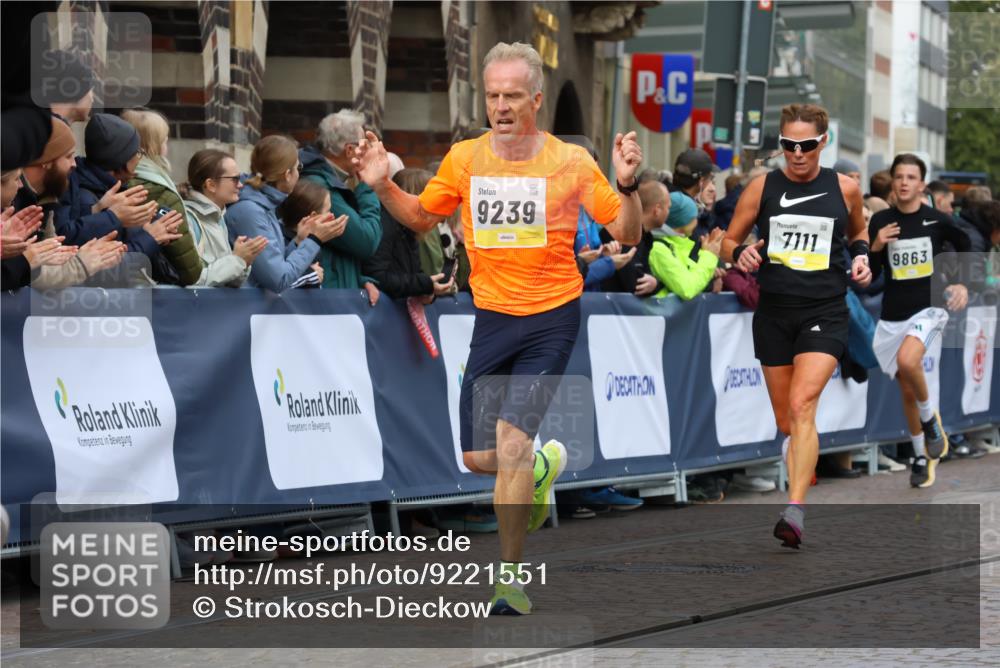 05.10.2025 - 20. swb-Marathon Bremen Strokosch-Dieckow http://msf.ph/oto/9221551 05.10.2025 10:39:21 Ziel 7111, 9239, 9863, 10908, 11067, 11343 meine-sportfotos.de