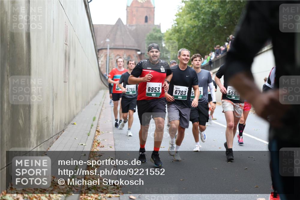 05.10.2025 - 20. swb-Marathon Bremen Michael Strokosch http://msf.ph/oto/9221552 05.10.2025 12:55:31 Laufen 5760, 8953, 6703, 5, 3, 5560 meine-sportfotos.de