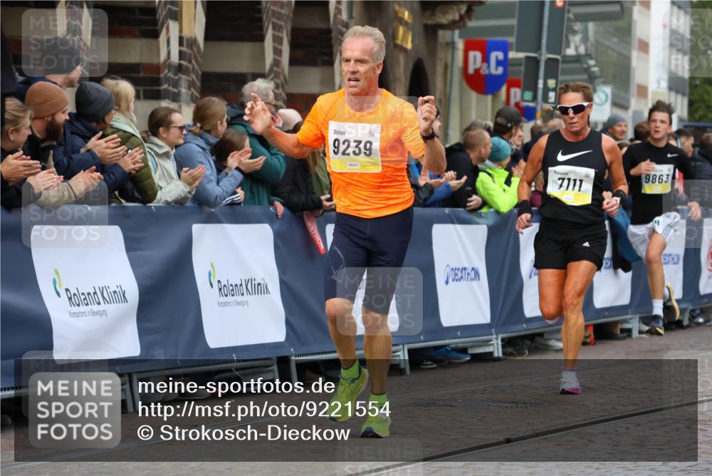 05.10.2025 - 20. swb-Marathon Bremen Strokosch-Dieckow http://msf.ph/oto/9221554 05.10.2025 10:39:21 Ziel 7111, 9239, 9863, 10908, 11067, 11343 meine-sportfotos.de