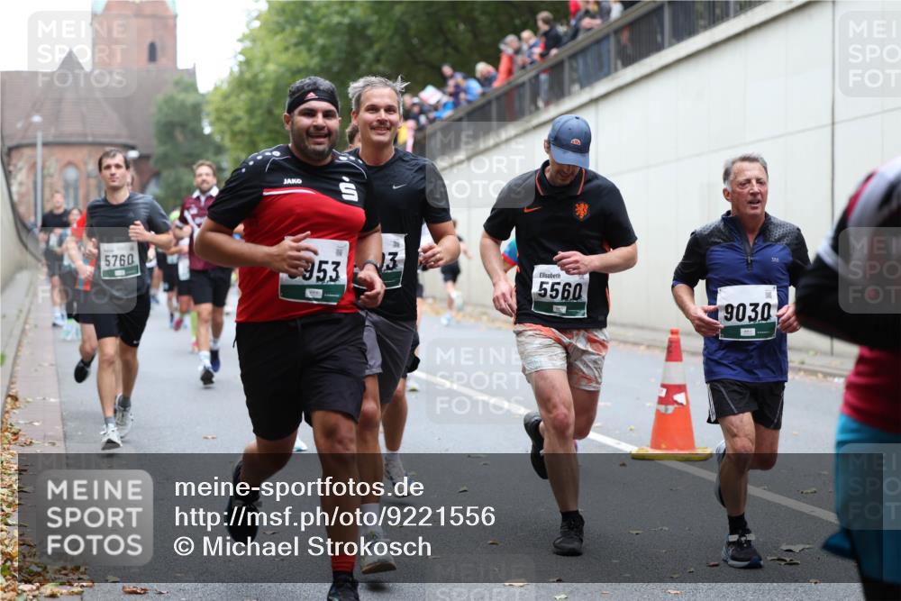 05.10.2025 - 20. swb-Marathon Bremen Michael Strokosch http://msf.ph/oto/9221556 05.10.2025 12:55:32 Laufen 5760, 953, 13, 5560, 9030 meine-sportfotos.de