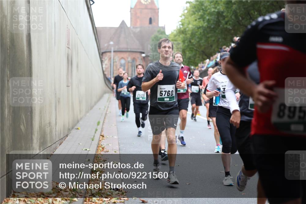 05.10.2025 - 20. swb-Marathon Bremen Michael Strokosch http://msf.ph/oto/9221560 05.10.2025 12:55:33 Laufen 2509, 5760, 895 meine-sportfotos.de