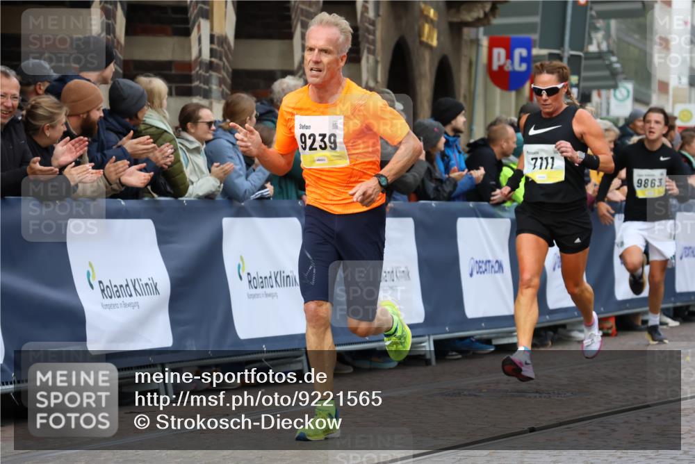 05.10.2025 - 20. swb-Marathon Bremen Strokosch-Dieckow http://msf.ph/oto/9221565 05.10.2025 10:39:21 Ziel 7111, 9239, 9863, 10908, 11067, 11343 meine-sportfotos.de