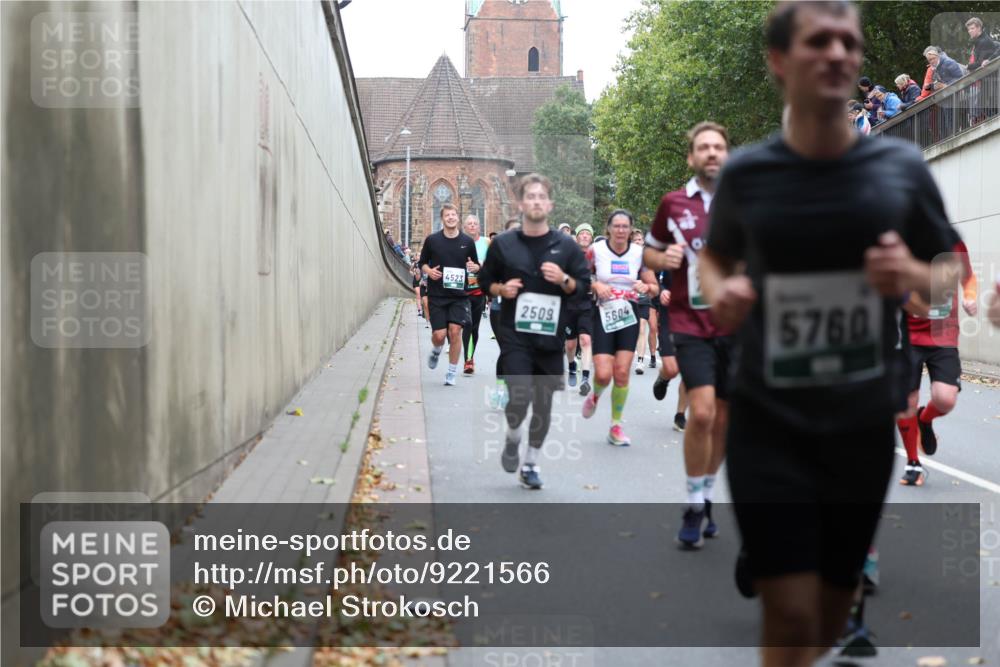 05.10.2025 - 20. swb-Marathon Bremen Michael Strokosch http://msf.ph/oto/9221566 05.10.2025 12:55:34 Laufen 4523, 2509, 5604, 5760 meine-sportfotos.de