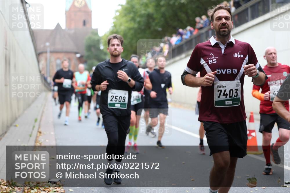 05.10.2025 - 20. swb-Marathon Bremen Michael Strokosch http://msf.ph/oto/9221572 05.10.2025 12:55:36 Laufen 2509, 1860, 7403 meine-sportfotos.de
