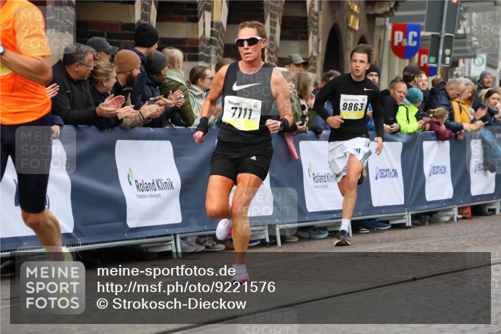 05.10.2025 - 20. swb-Marathon Bremen Strokosch-Dieckow http://msf.ph/oto/9221576 05.10.2025 10:39:22 Ziel 7111, 9239, 9863, 10908, 11067, 11343 meine-sportfotos.de