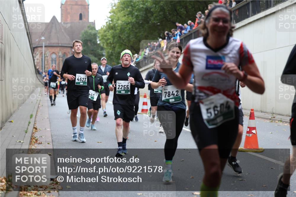 05.10.2025 - 20. swb-Marathon Bremen Michael Strokosch http://msf.ph/oto/9221578 05.10.2025 12:55:38 Laufen 4523, 440, 2255, 00, 7842, 5604 meine-sportfotos.de