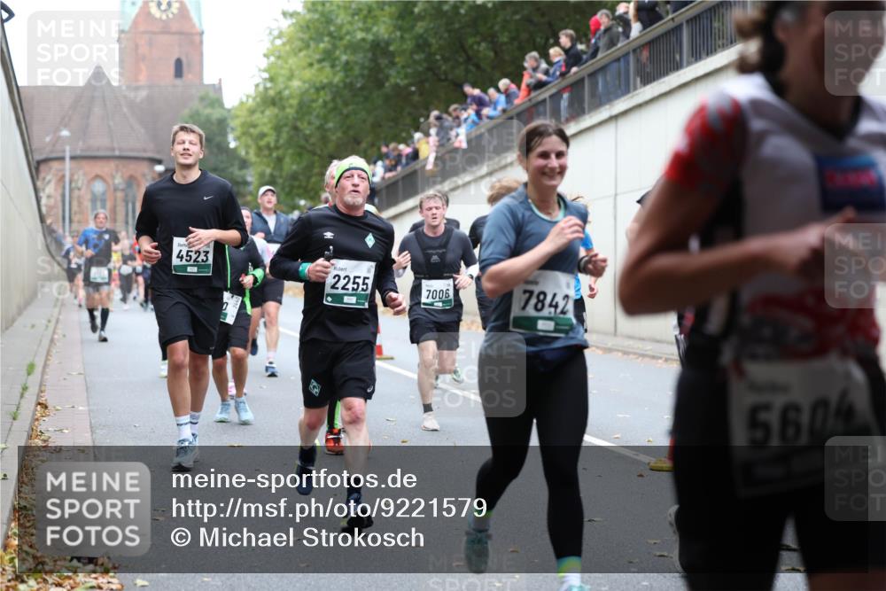 05.10.2025 - 20. swb-Marathon Bremen Michael Strokosch http://msf.ph/oto/9221579 05.10.2025 12:55:38 Laufen 4523, 2255, 7006, 7842, 5604 meine-sportfotos.de