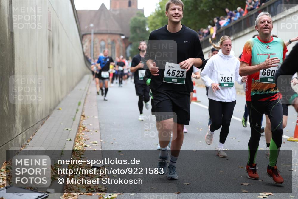 05.10.2025 - 20. swb-Marathon Bremen Michael Strokosch http://msf.ph/oto/9221583 05.10.2025 12:55:40 Laufen 4523, 20, 7091, 660 meine-sportfotos.de