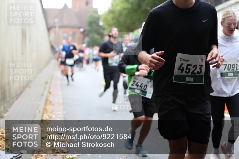 05.10.2025 - 20. swb-Marathon Bremen Michael Strokosch http://msf.ph/oto/9221584 05.10.2025 12:55:41 Laufen 2440, 4523, 7091 meine-sportfotos.de