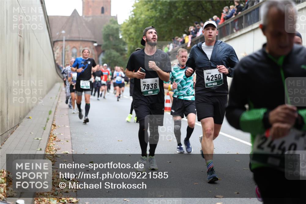 05.10.2025 - 20. swb-Marathon Bremen Michael Strokosch http://msf.ph/oto/9221585 05.10.2025 12:55:42 Laufen 9152, 7938, 4250, 2440 meine-sportfotos.de