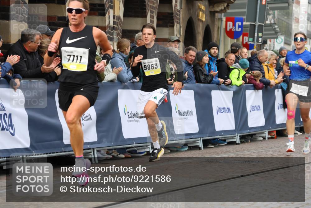 05.10.2025 - 20. swb-Marathon Bremen Strokosch-Dieckow http://msf.ph/oto/9221586 05.10.2025 10:39:22 Ziel 7111, 9239, 9863, 10908, 11067, 11343 meine-sportfotos.de