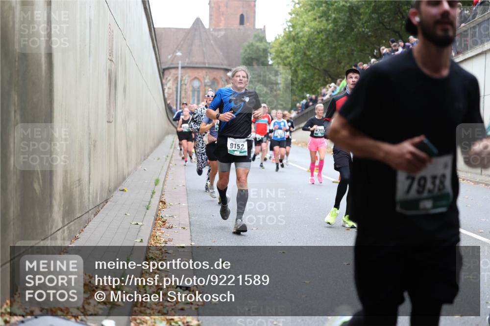 05.10.2025 - 20. swb-Marathon Bremen Michael Strokosch http://msf.ph/oto/9221589 05.10.2025 12:55:43 Laufen 9152, 4305, 7938, 20 meine-sportfotos.de
