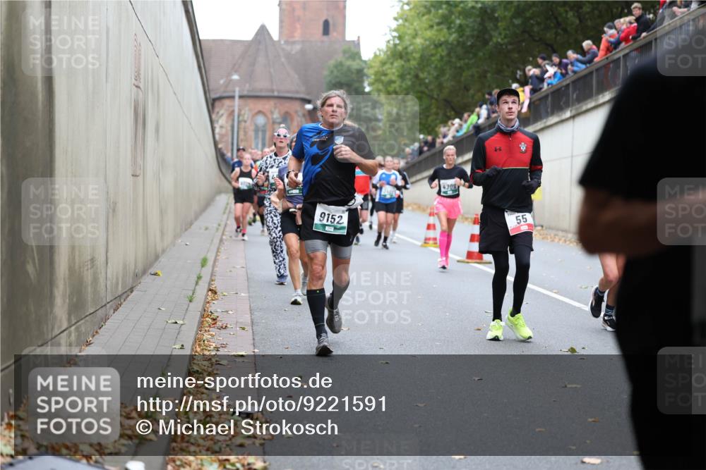 05.10.2025 - 20. swb-Marathon Bremen Michael Strokosch http://msf.ph/oto/9221591 05.10.2025 12:55:44 Laufen 9152, 4305, 55 meine-sportfotos.de