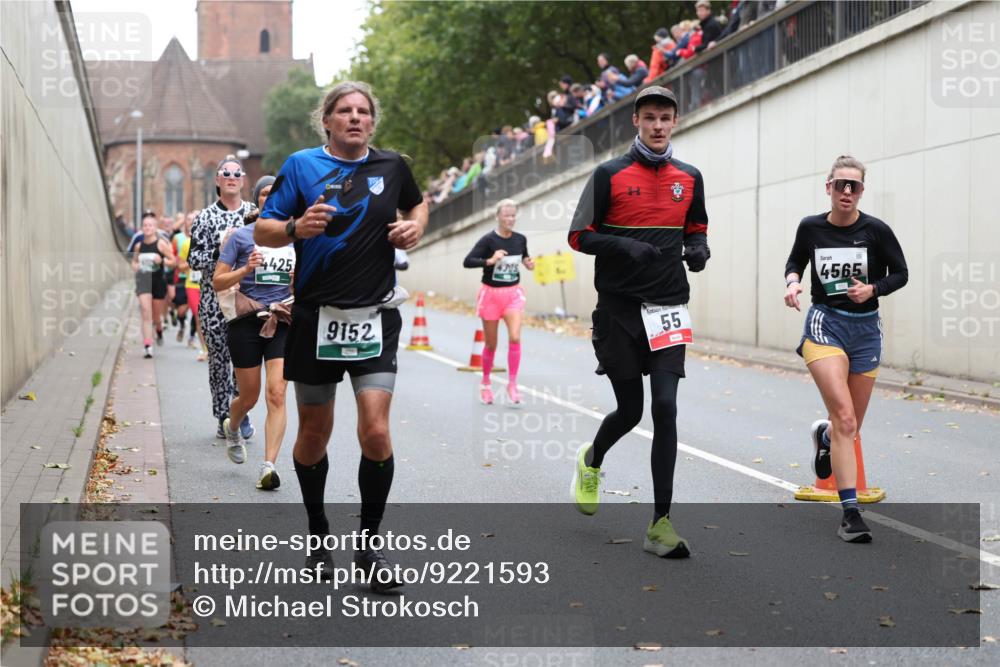 05.10.2025 - 20. swb-Marathon Bremen Michael Strokosch http://msf.ph/oto/9221593 05.10.2025 12:55:45 Laufen 4425, 9152, 14305, 55, 55, 4565 meine-sportfotos.de