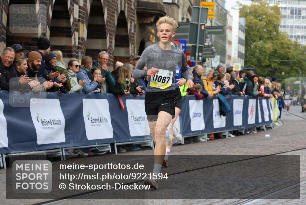 05.10.2025 - 20. swb-Marathon Bremen Strokosch-Dieckow http://msf.ph/oto/9221594 05.10.2025 10:39:24 Ziel 7111, 9239, 9863, 11067, 11343 meine-sportfotos.de