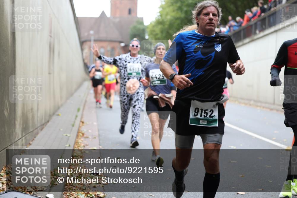 05.10.2025 - 20. swb-Marathon Bremen Michael Strokosch http://msf.ph/oto/9221595 05.10.2025 12:55:46 Laufen 4513, 4425, 9152 meine-sportfotos.de