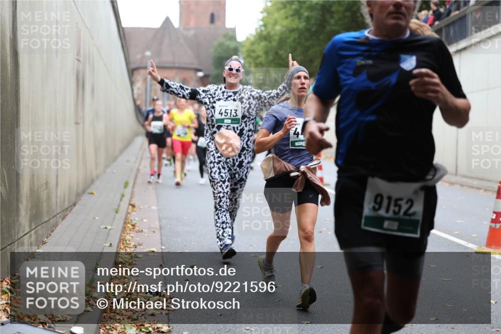 05.10.2025 - 20. swb-Marathon Bremen Michael Strokosch http://msf.ph/oto/9221596 05.10.2025 12:55:46 Laufen 4513, 4, 9152 meine-sportfotos.de