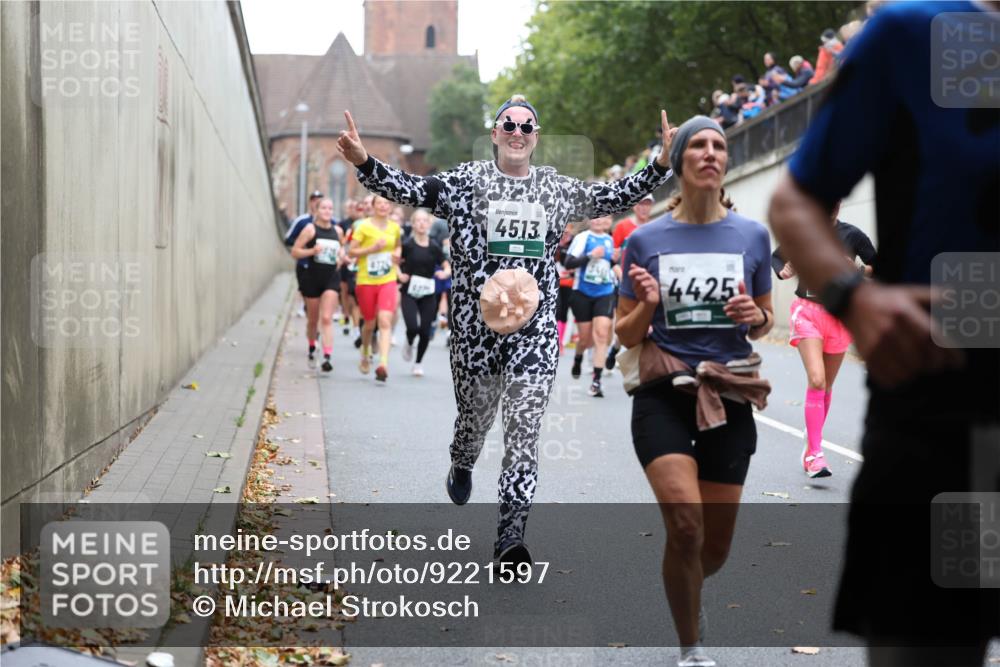 05.10.2025 - 20. swb-Marathon Bremen Michael Strokosch http://msf.ph/oto/9221597 05.10.2025 12:55:46 Laufen 45, 13, 4425 meine-sportfotos.de