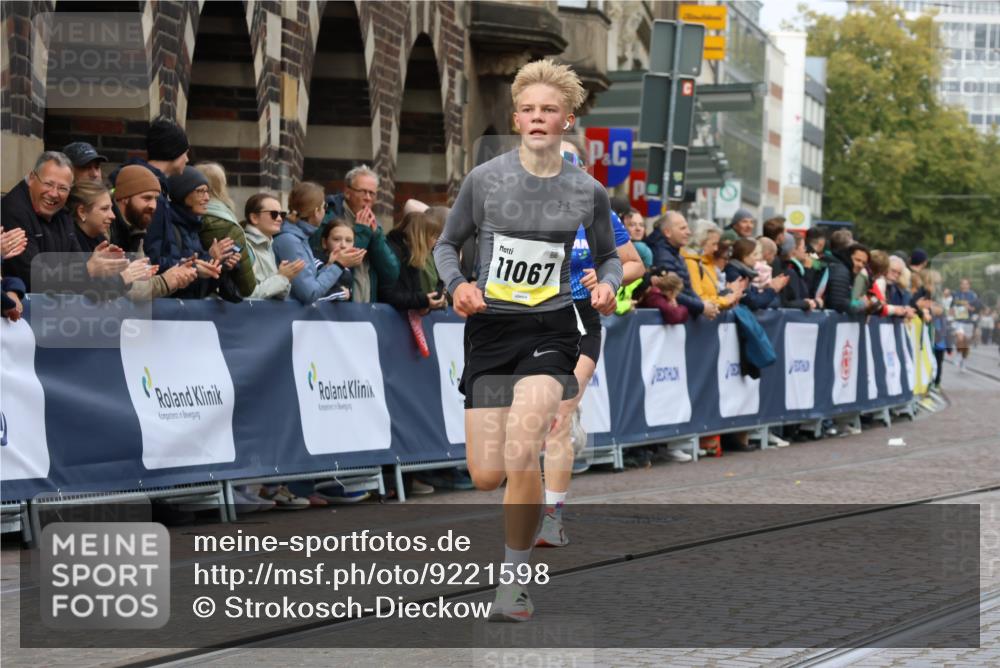 05.10.2025 - 20. swb-Marathon Bremen Strokosch-Dieckow http://msf.ph/oto/9221598 05.10.2025 10:39:24 Ziel 7111, 9239, 9863, 11067, 11343 meine-sportfotos.de