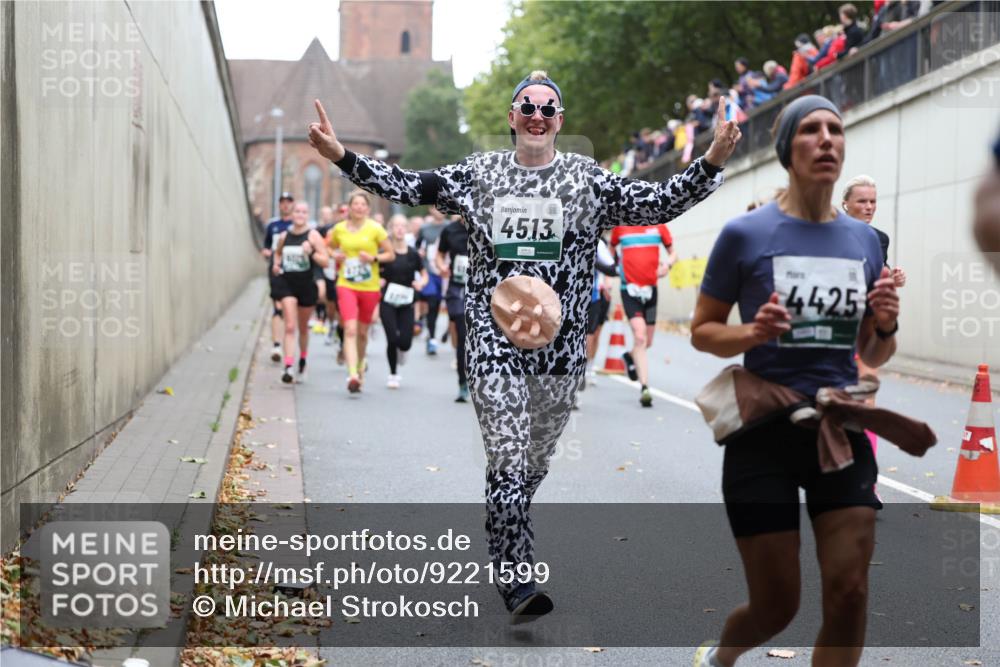 05.10.2025 - 20. swb-Marathon Bremen Michael Strokosch http://msf.ph/oto/9221599 05.10.2025 12:55:47 Laufen 4513, 4425 meine-sportfotos.de